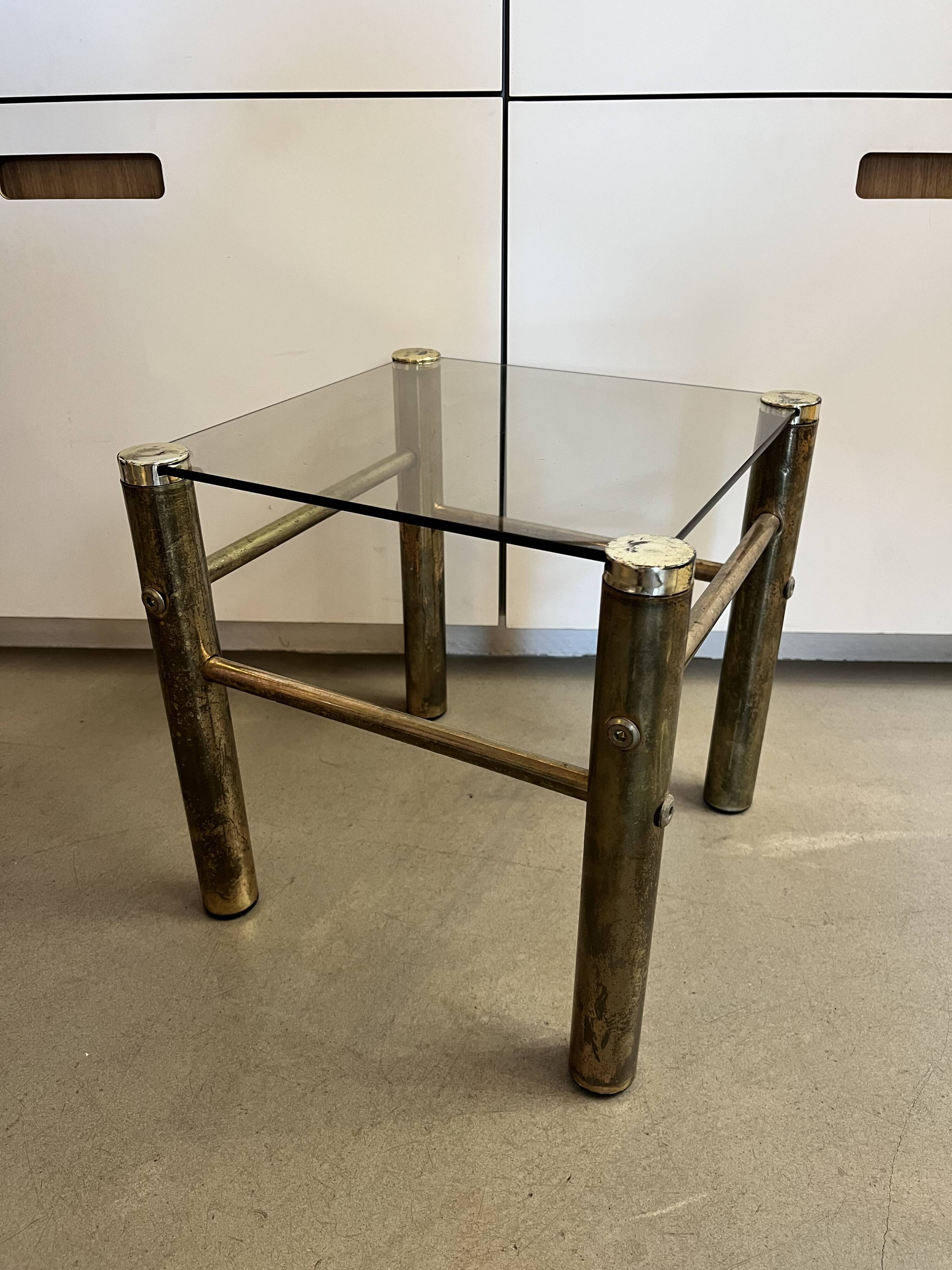 Table basse vintage en métal doré