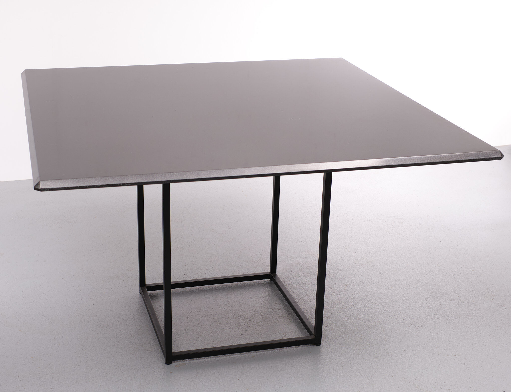 Dining table design Pierre Mazairac & Karel Boonzaaijer for Pastoe