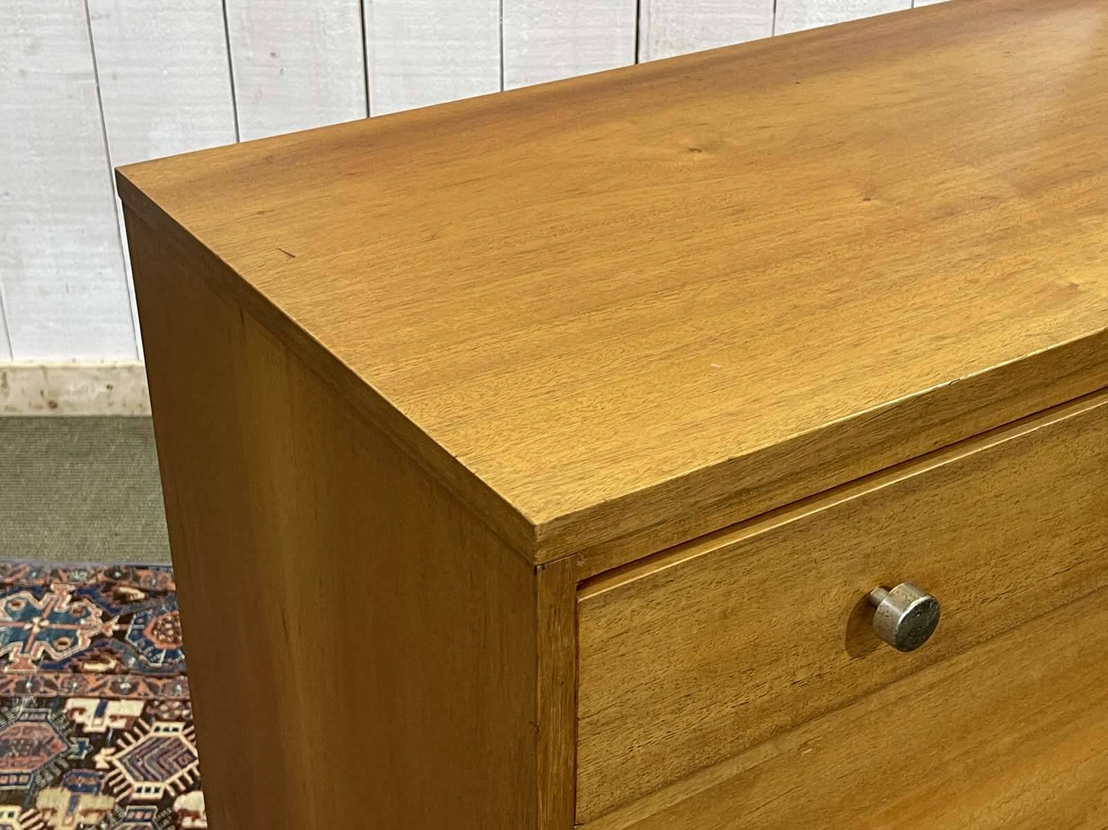 English chest of drawers from the 70s in mahogany