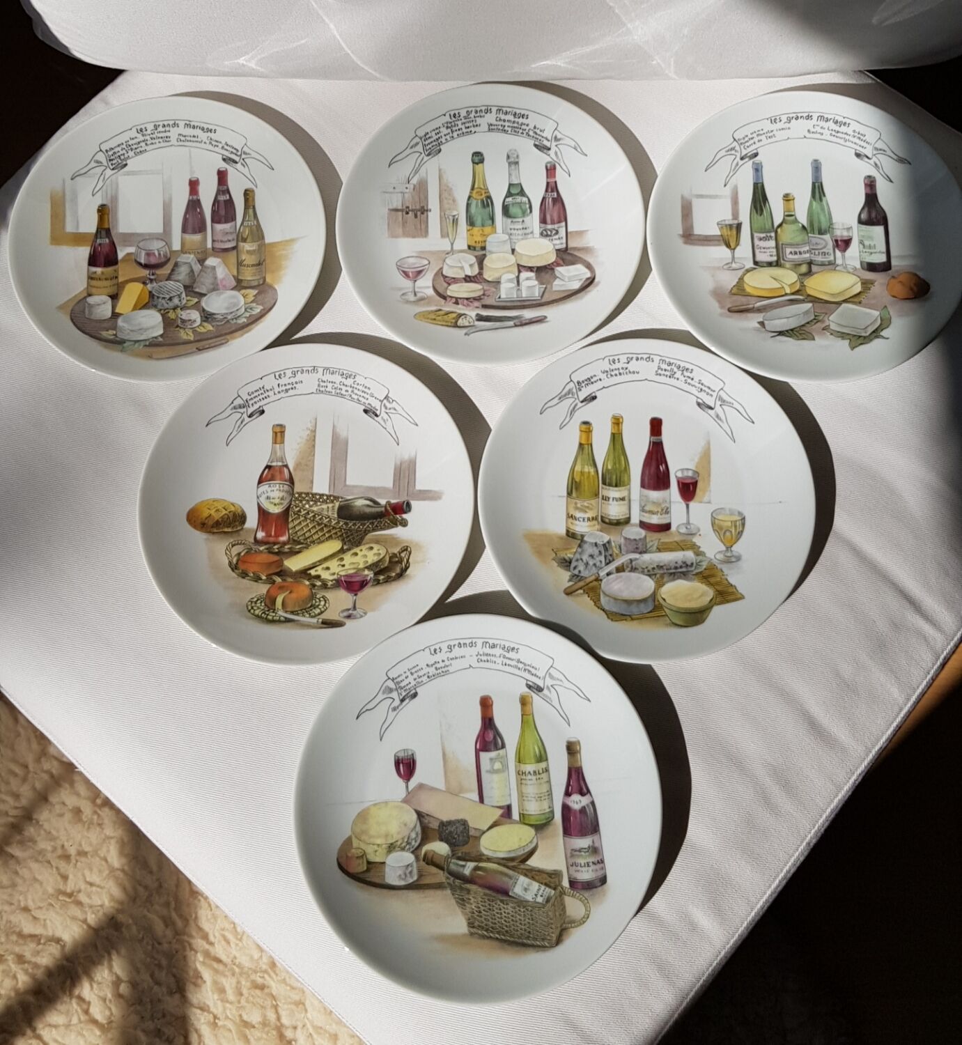 Plateau de fromages en porcelaine avec 6 assiettes assorties