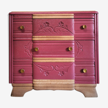 Wooden chest of drawers
