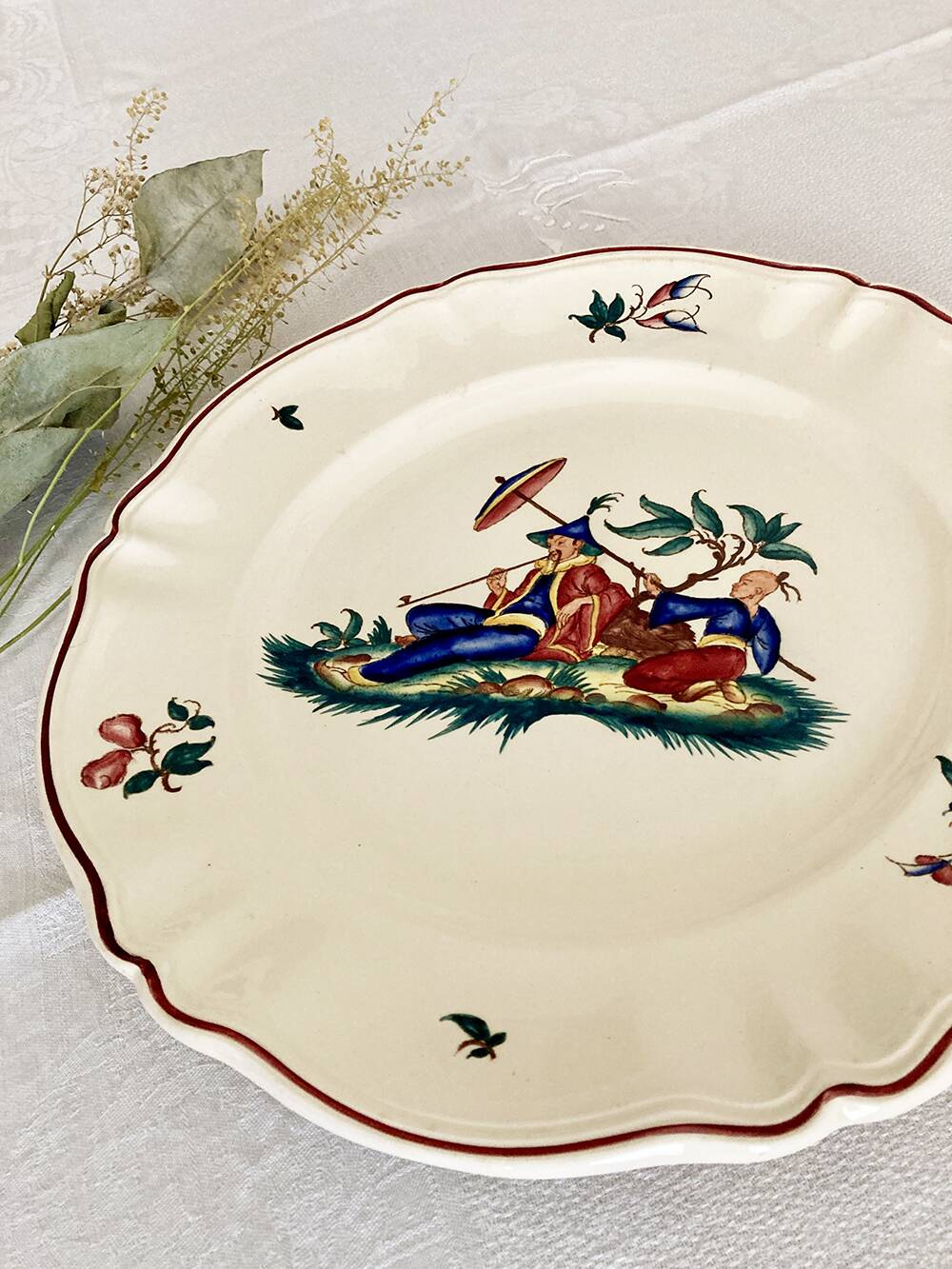 Sarreguemines dish, Chinese scene motif