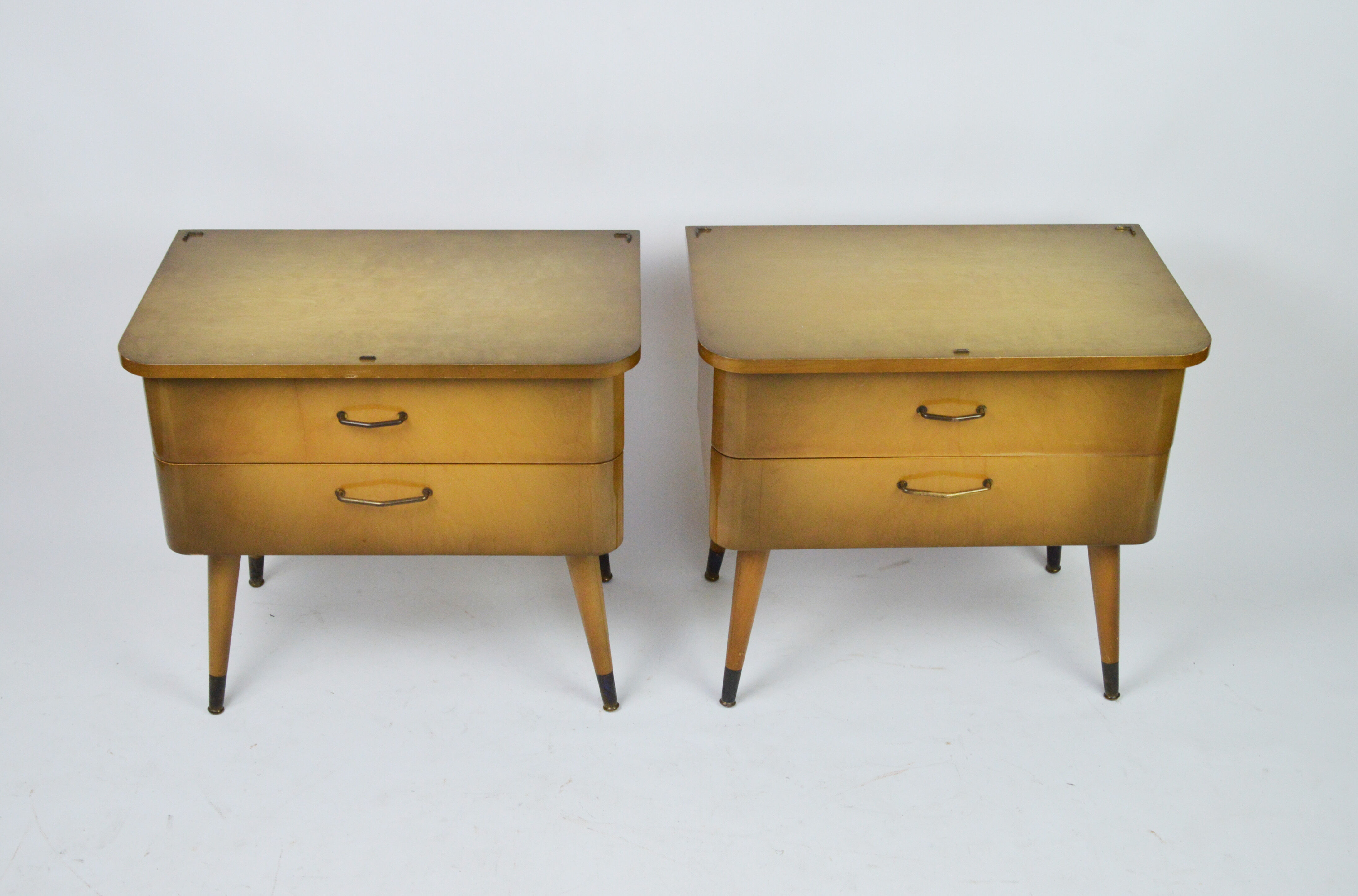 Paire de tables de chevet, années 1960