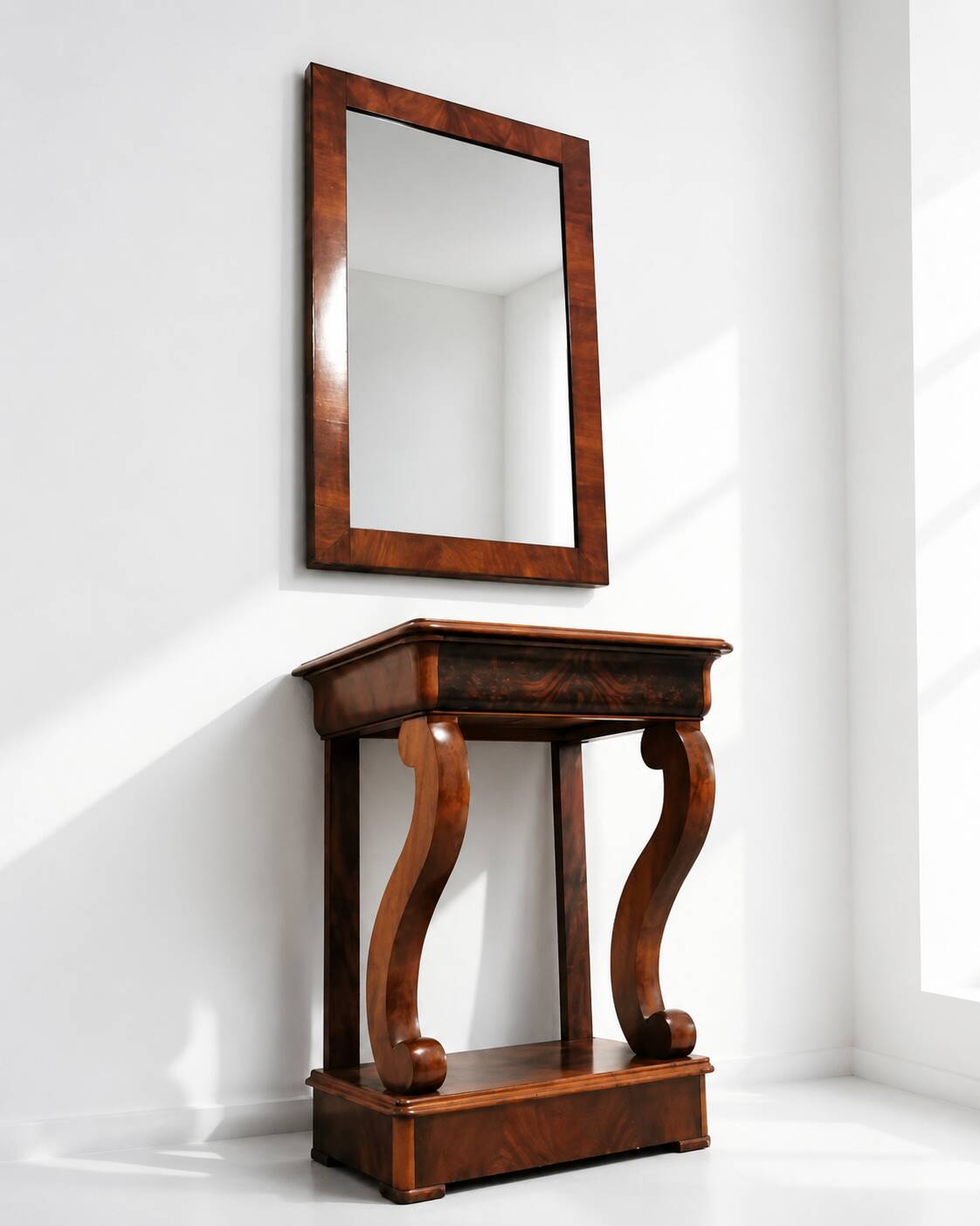 Museum mirror with console in Empire style, built around 1800.