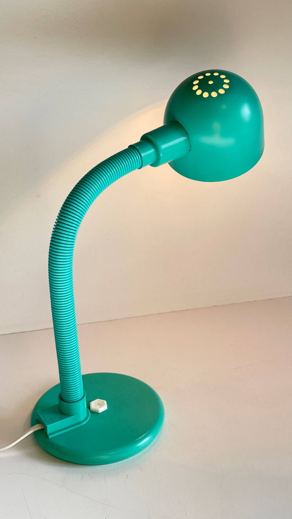 Lampe années 80 acier par aluminor