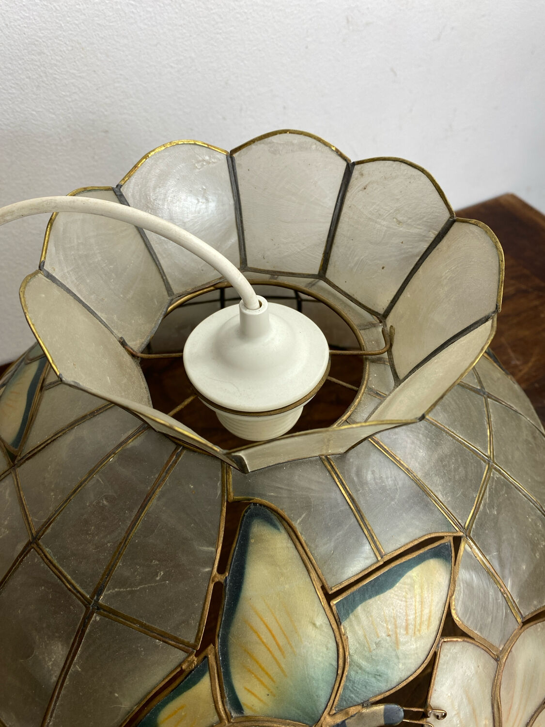 Pendant light, chandelier in mother-of-pearl and brass