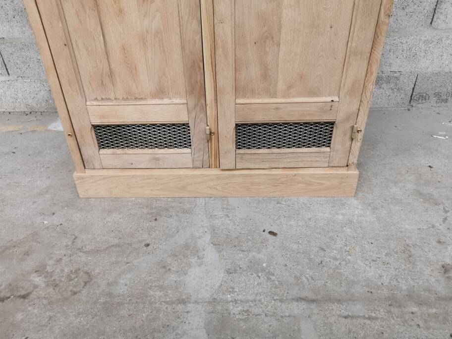solid oak locker room Banque de France 1930
