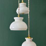 Suspension triple abat-jour vintage en opaline blanche