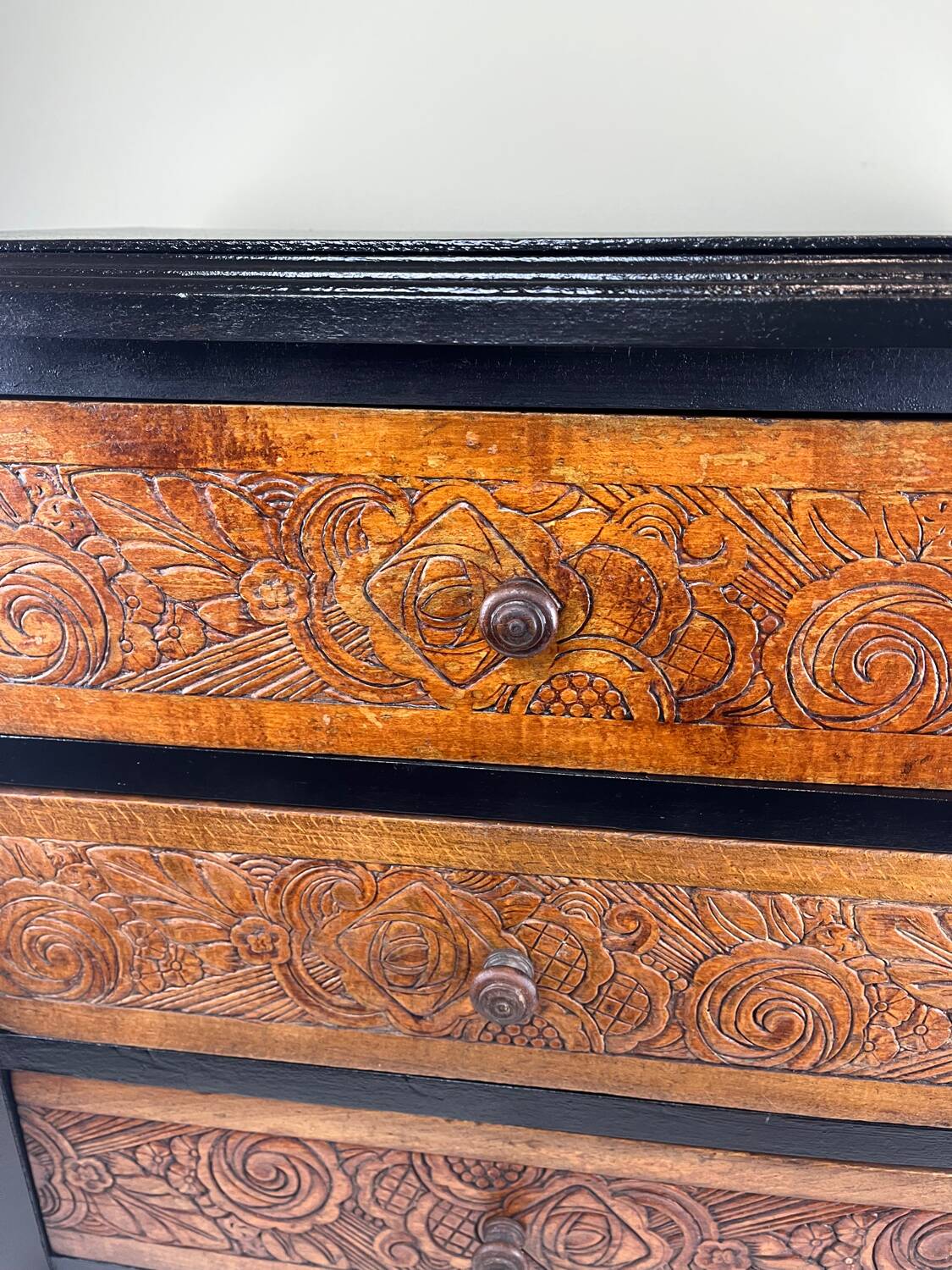 Art Deco chest of drawers