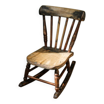 Rocking chair pour enfant en hêtre patiné, 19ème siècle