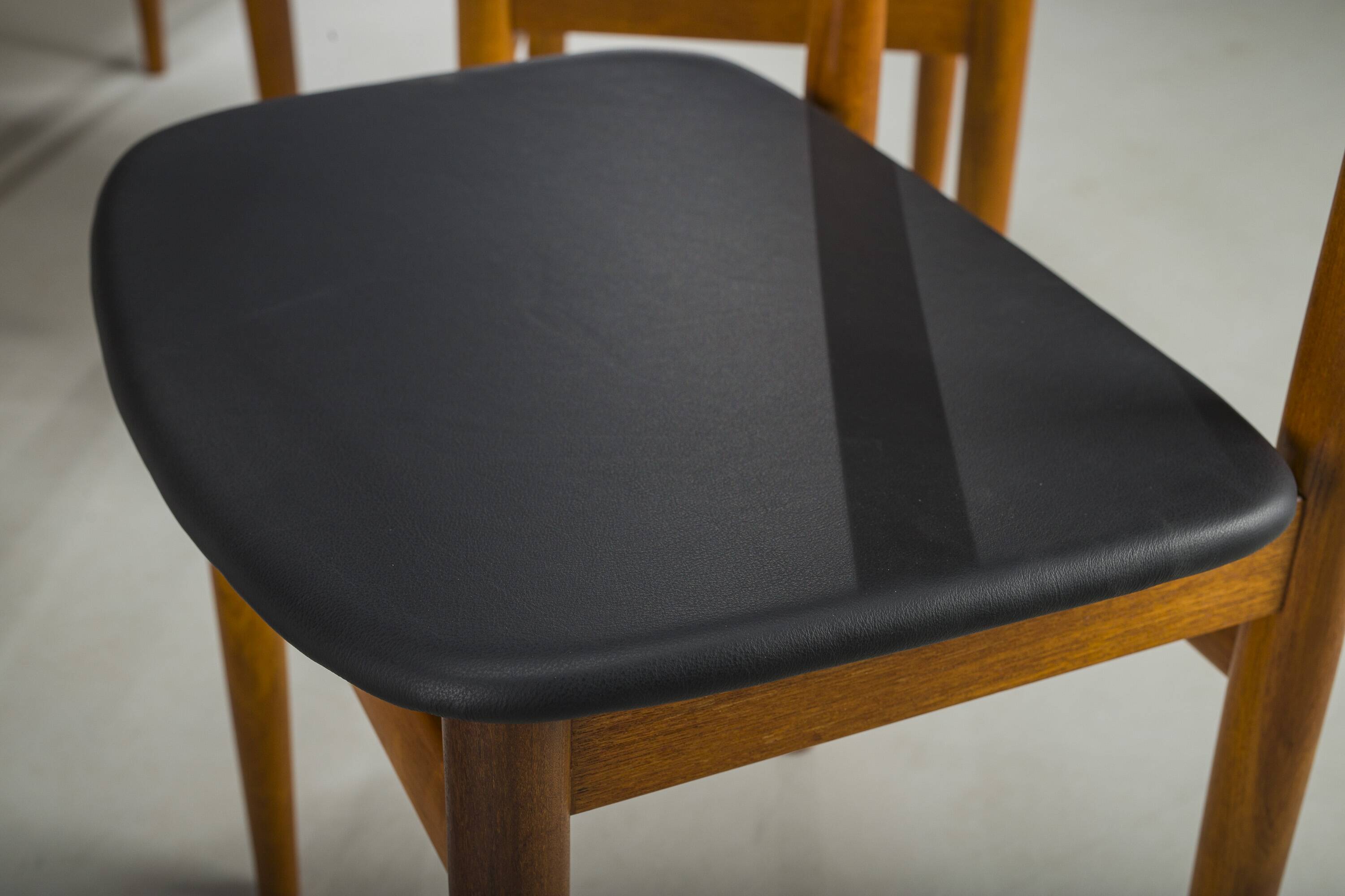 Danish Teak Extendable Dining Table and Chairs by Hans Olsen for Frem Røjle