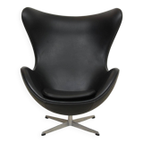 Fauteuil Egg en cuir noir d'Arne Jacobsen pour Fritz Hansen