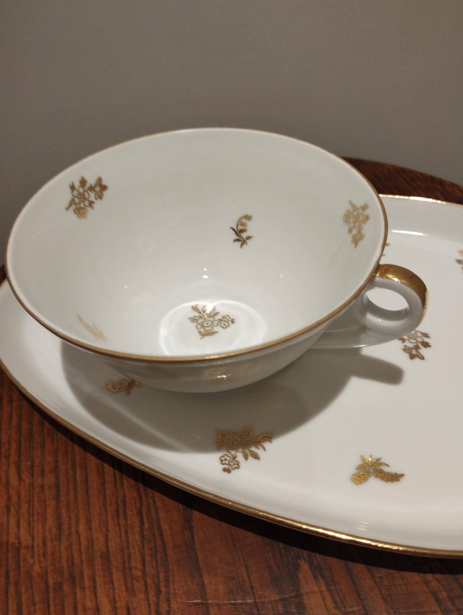 Limoges porcelain cup and tray: a selfish one