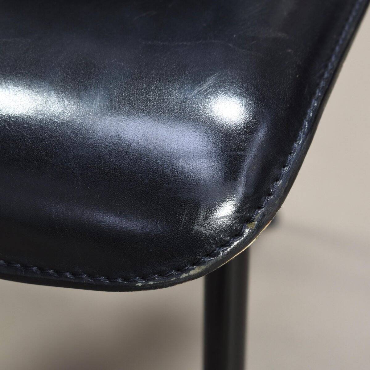 Chaises de salle à manger en cuir noir par Giancarlo Vegni et Gualtierotti pour Fasem, Italie, années 1980, ensemble de 6.