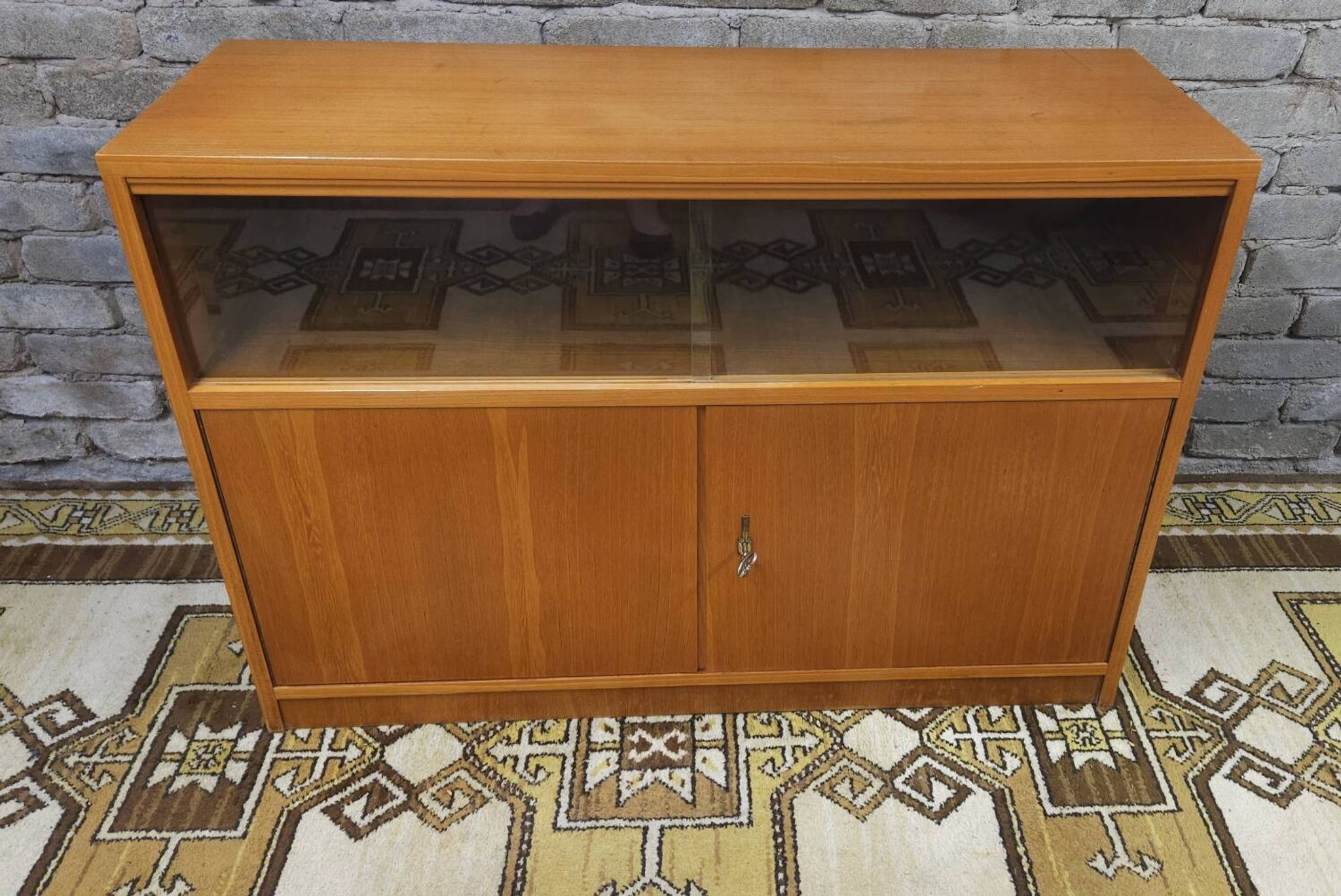 Meuble vitrine 2 portes 1960