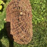 Panier avec anse en osier cueillette potager champignons