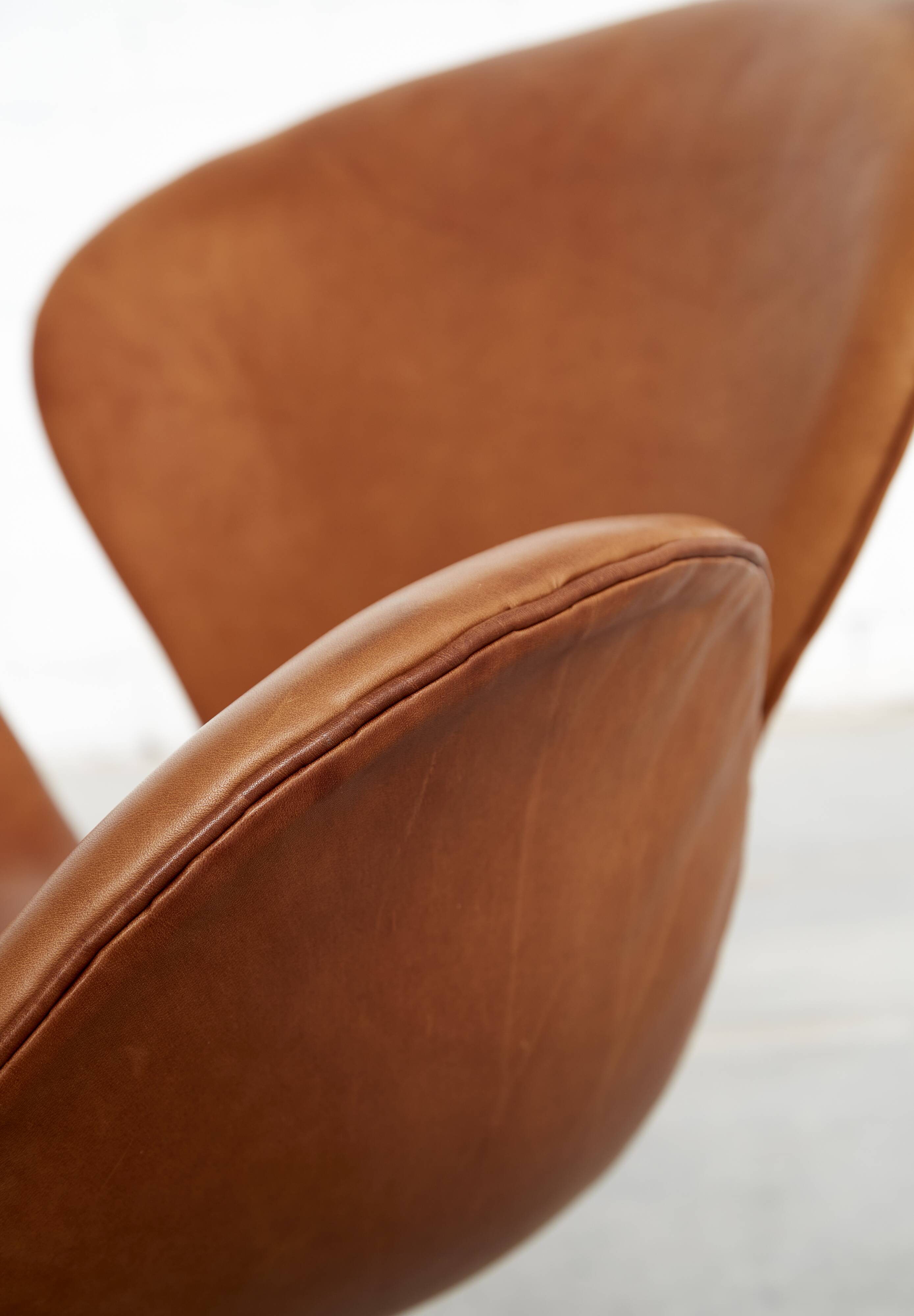 Arne Jacobsen Swan Chair for Fritz Hansen