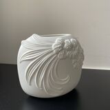 Small Kaiser White Porcelain Vase