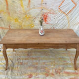 Curved farmhouse table in rustic wood, Provençal style.