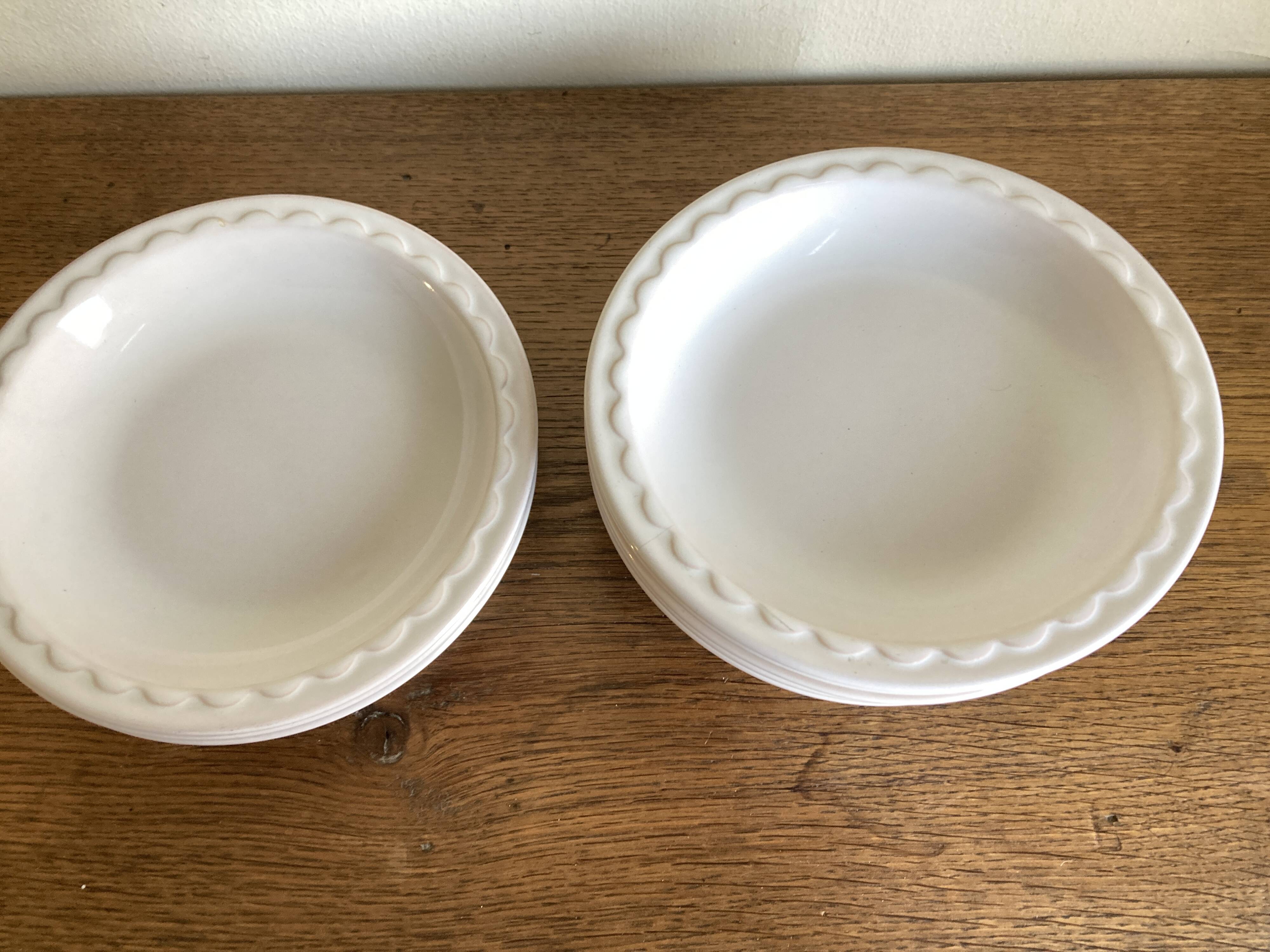 Set de 8 assiettes creuses Festons de Pierre Motton pour Gien 1970