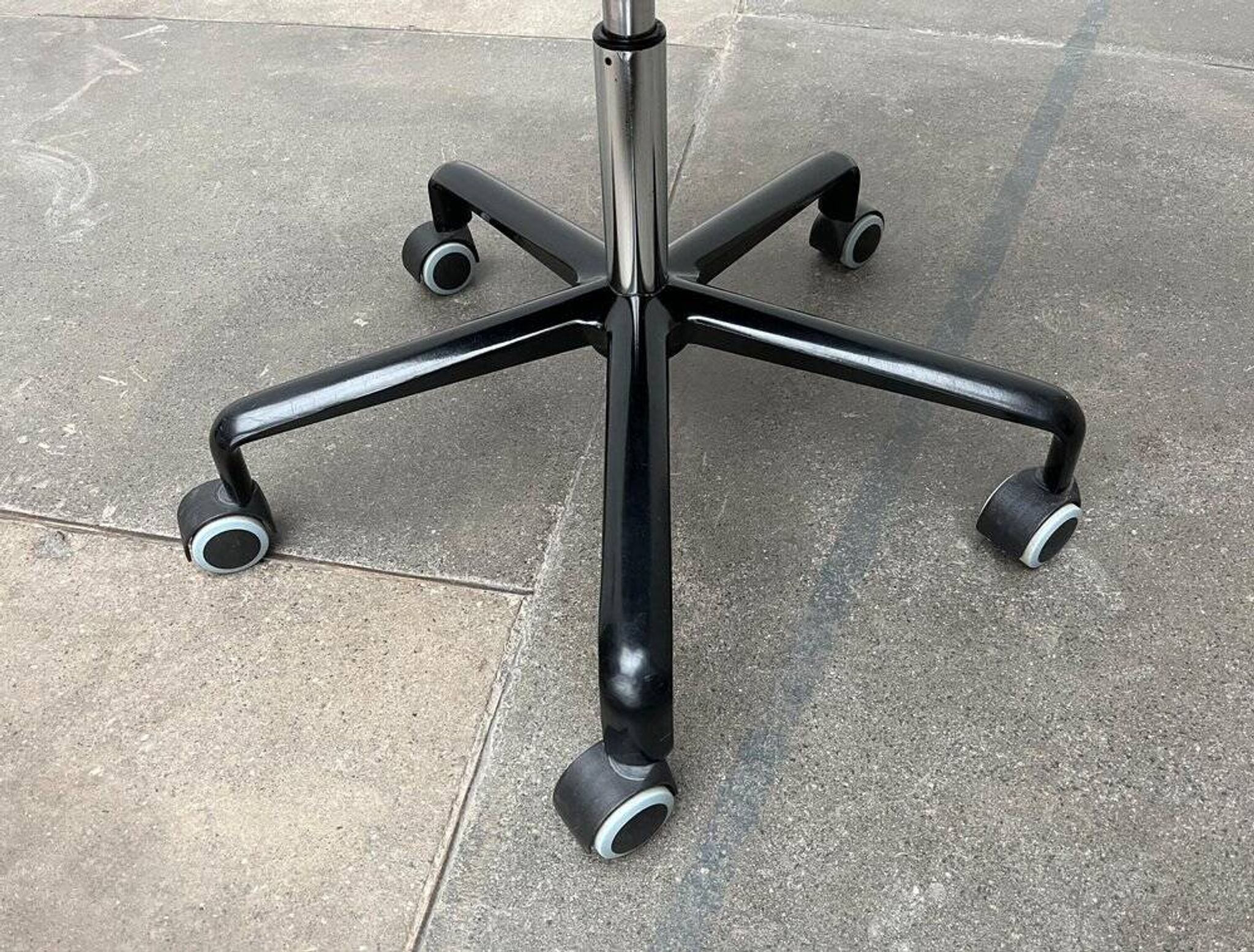 Vintage swivel office chair Supporto Series by Frederick Scott for Hille, 1970s