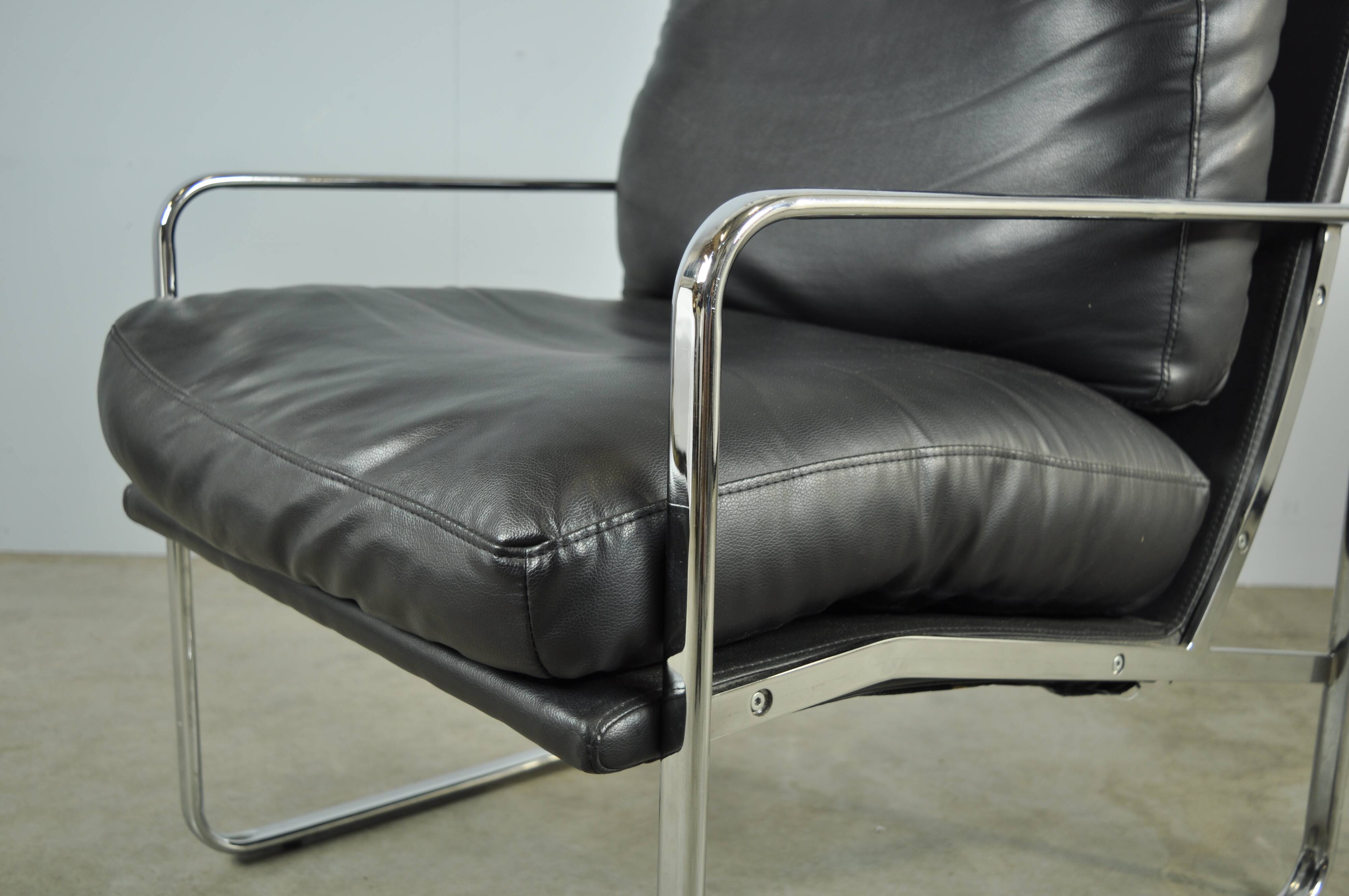Black leather and metal armchair, 1980s
