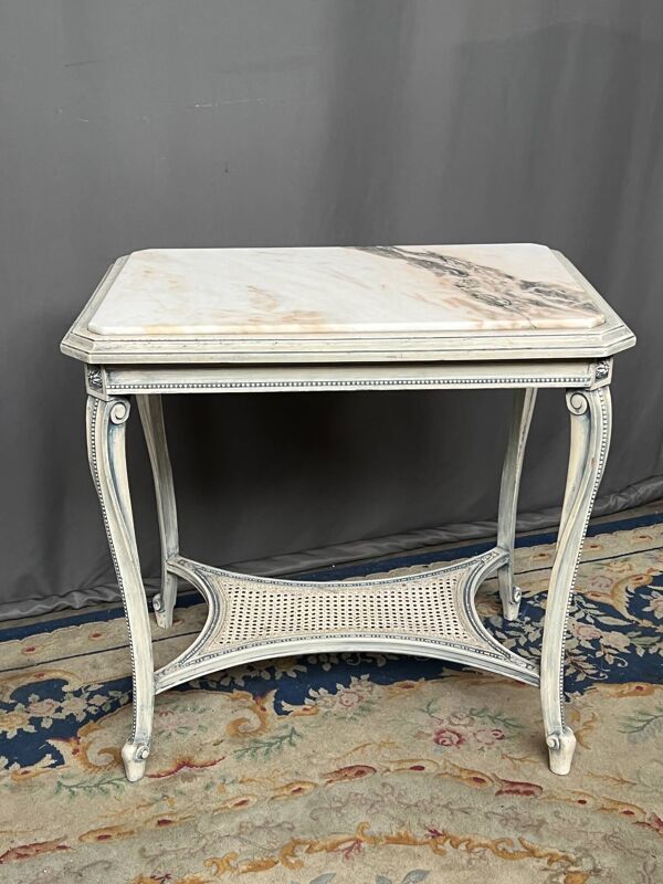 Table à thé de style Louis XV. Plateau en marbre.