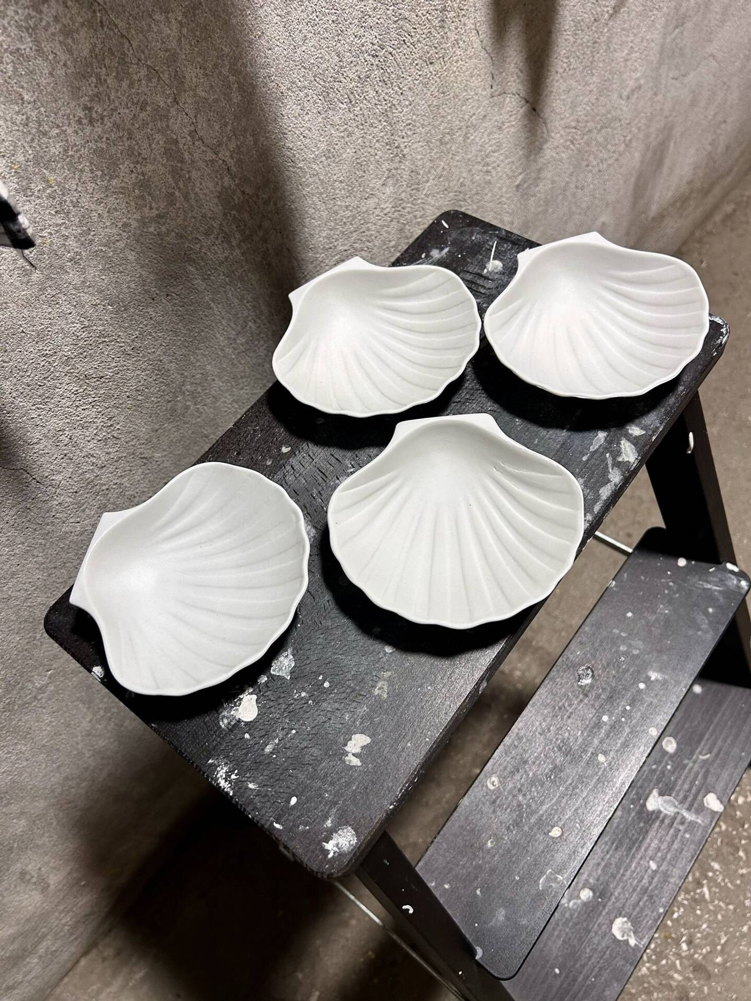 4 coquilles saint Jacques en faïence