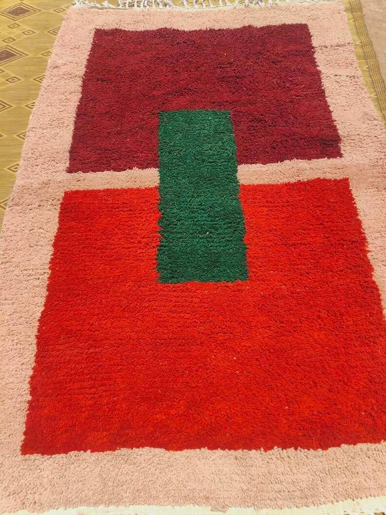 Pure wool rug, handwoven in traditional craftsmanship, size 150/250 cm.