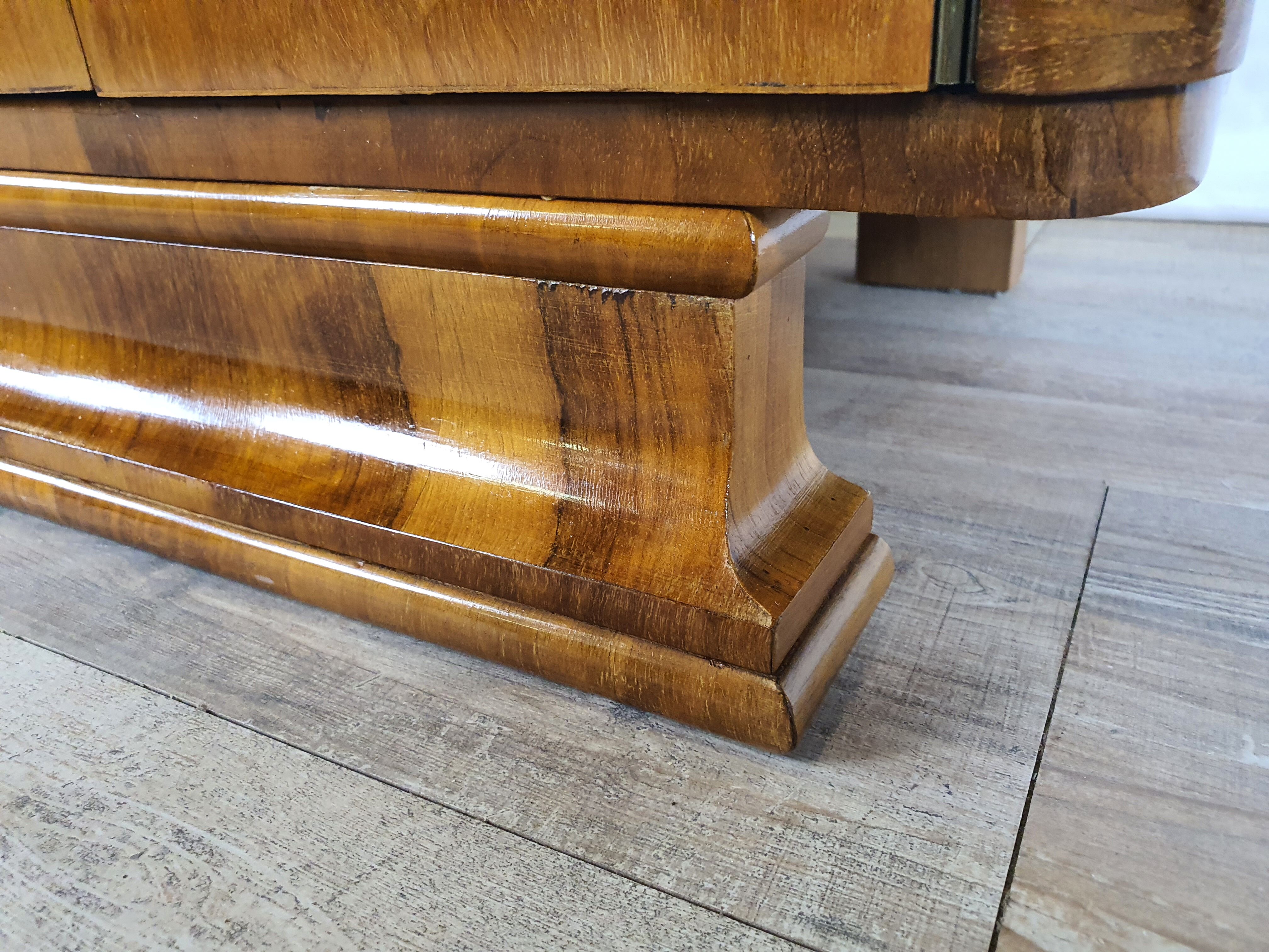 Art Decò Bedsides in Walnut