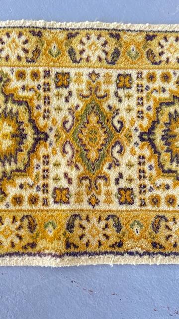 Tapis sarouk vintage moutarde