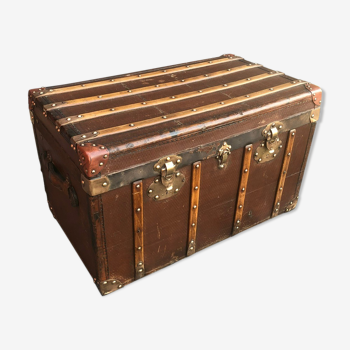 Travel trunk in wood and leather