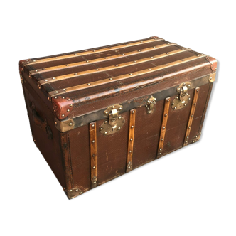 Travel trunk in wood and leather