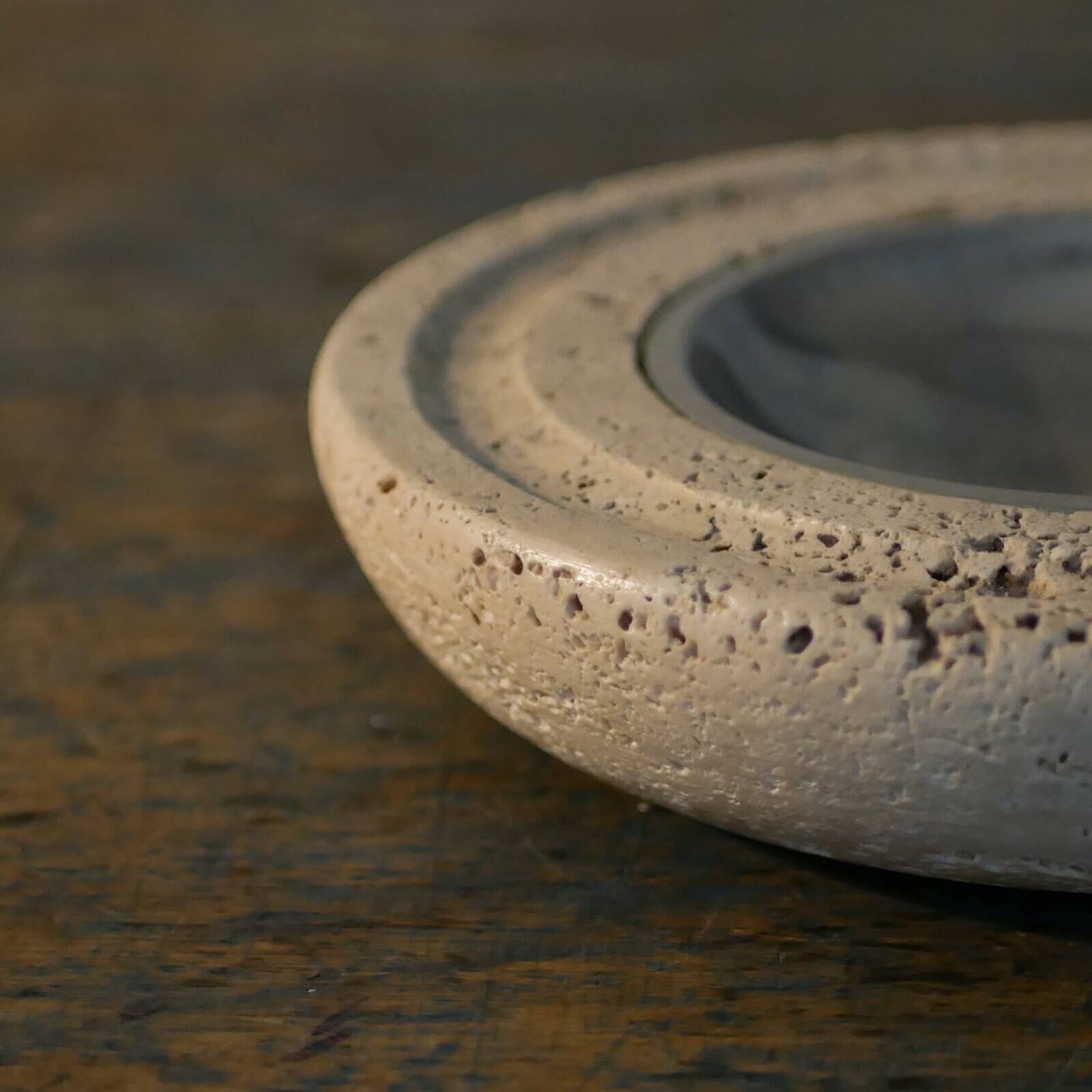 Cendrier en travertin - Art en marbre - Design fabriqué en Italie - Années 1970