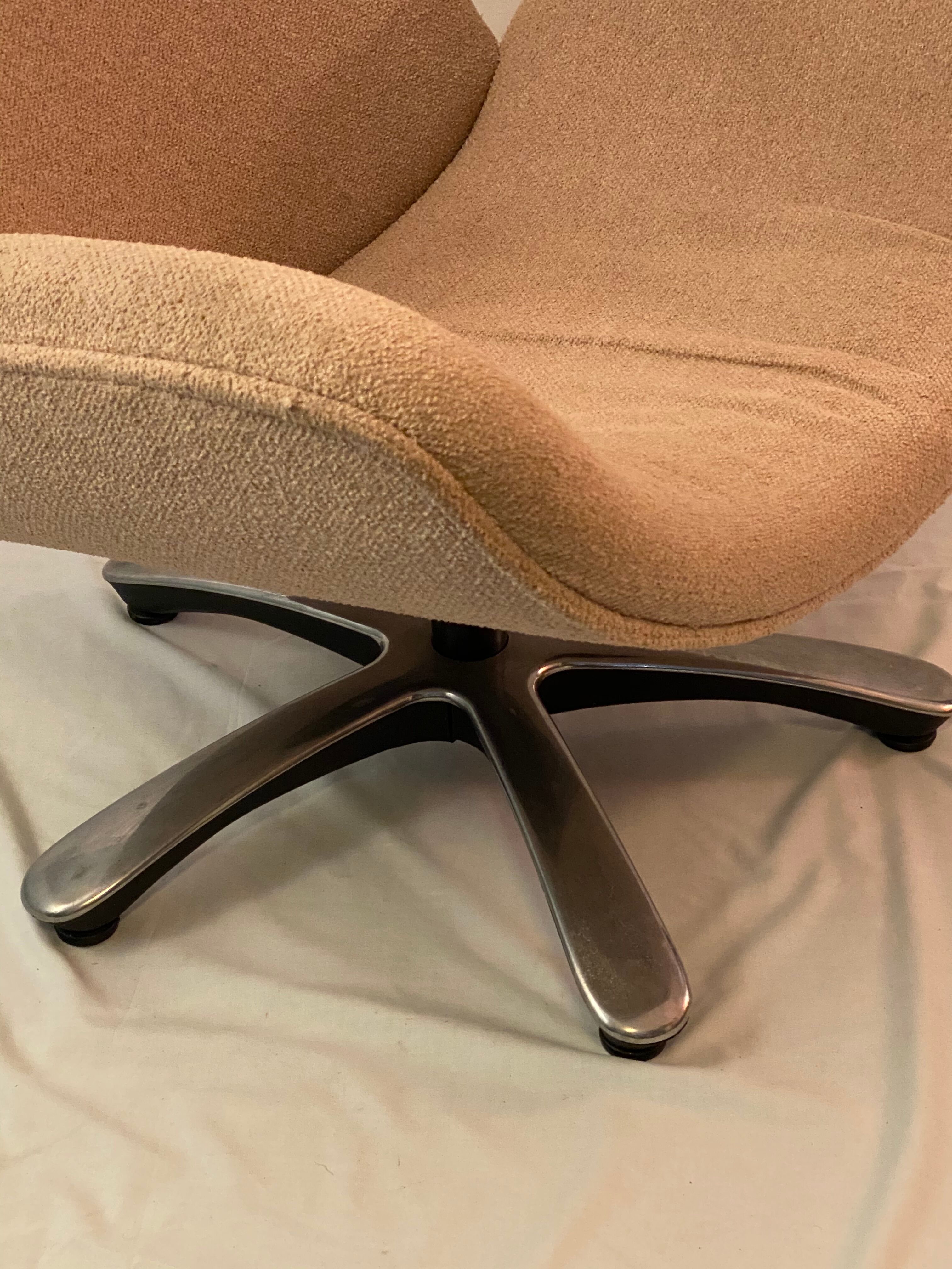 Vintage swan style swivel chair