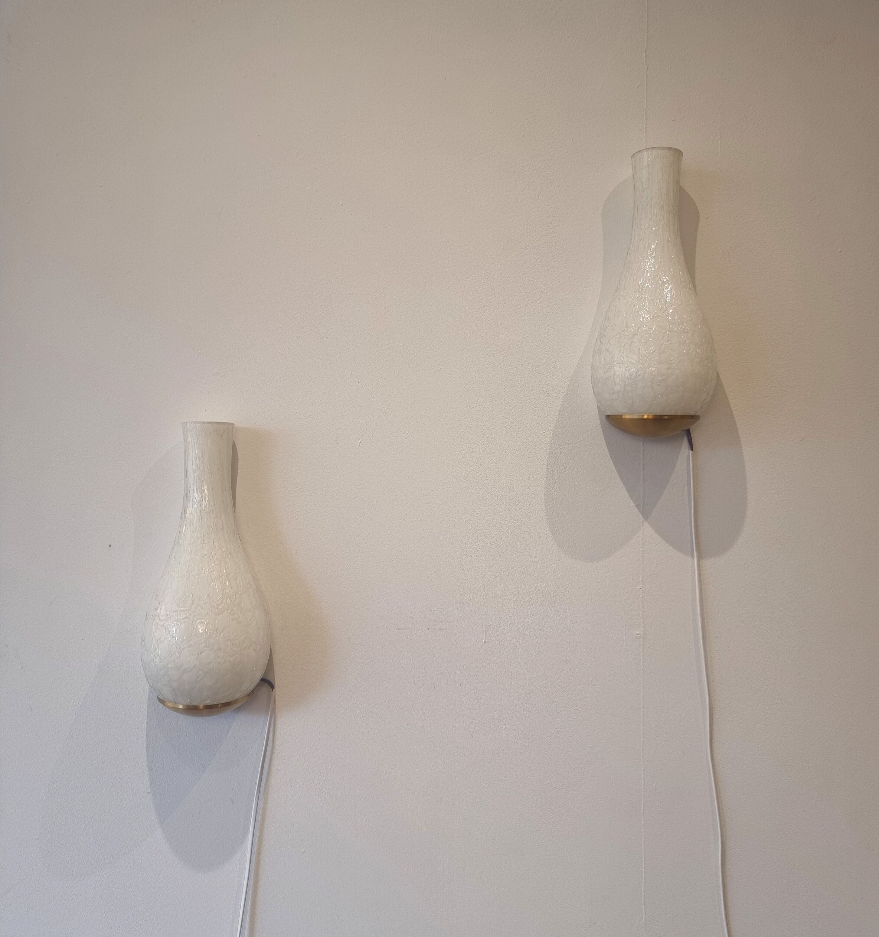 Pair of egg sconces by Jean Perzel - Atelier Perzel - Glass & Brass - ca 1940