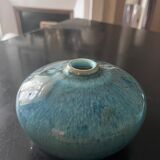 Deux vases en céramique bleus