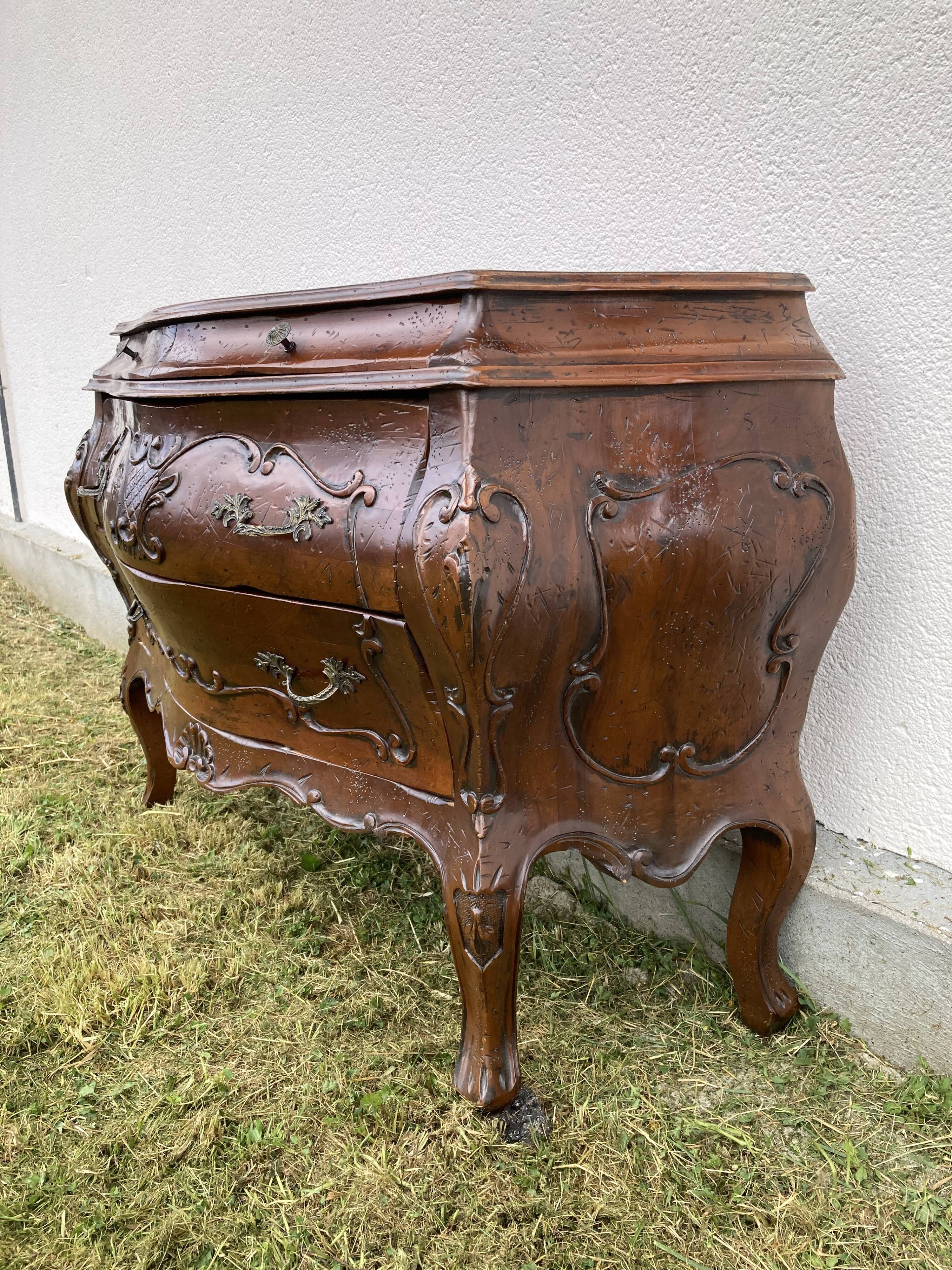 Louis XV style chest of drawers with four drawers
