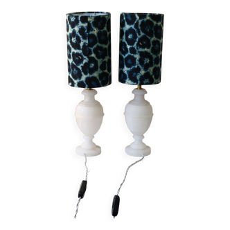 Paire de lampe de chevet en albâtre et abat jour léopard bleu