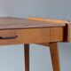 Bureau moderniste à pieds compas