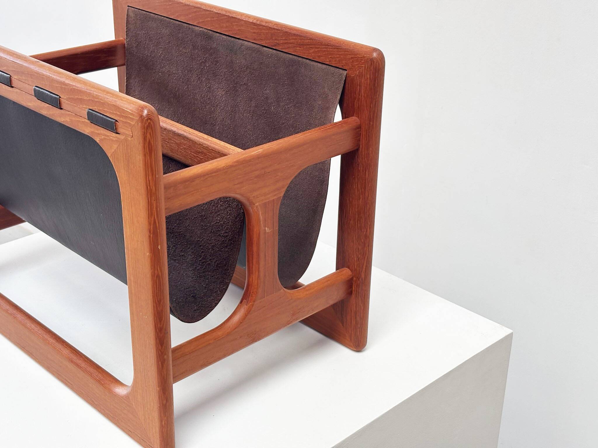 Danish magazine holder by Aksel Kjersgaard for Salin Møbler