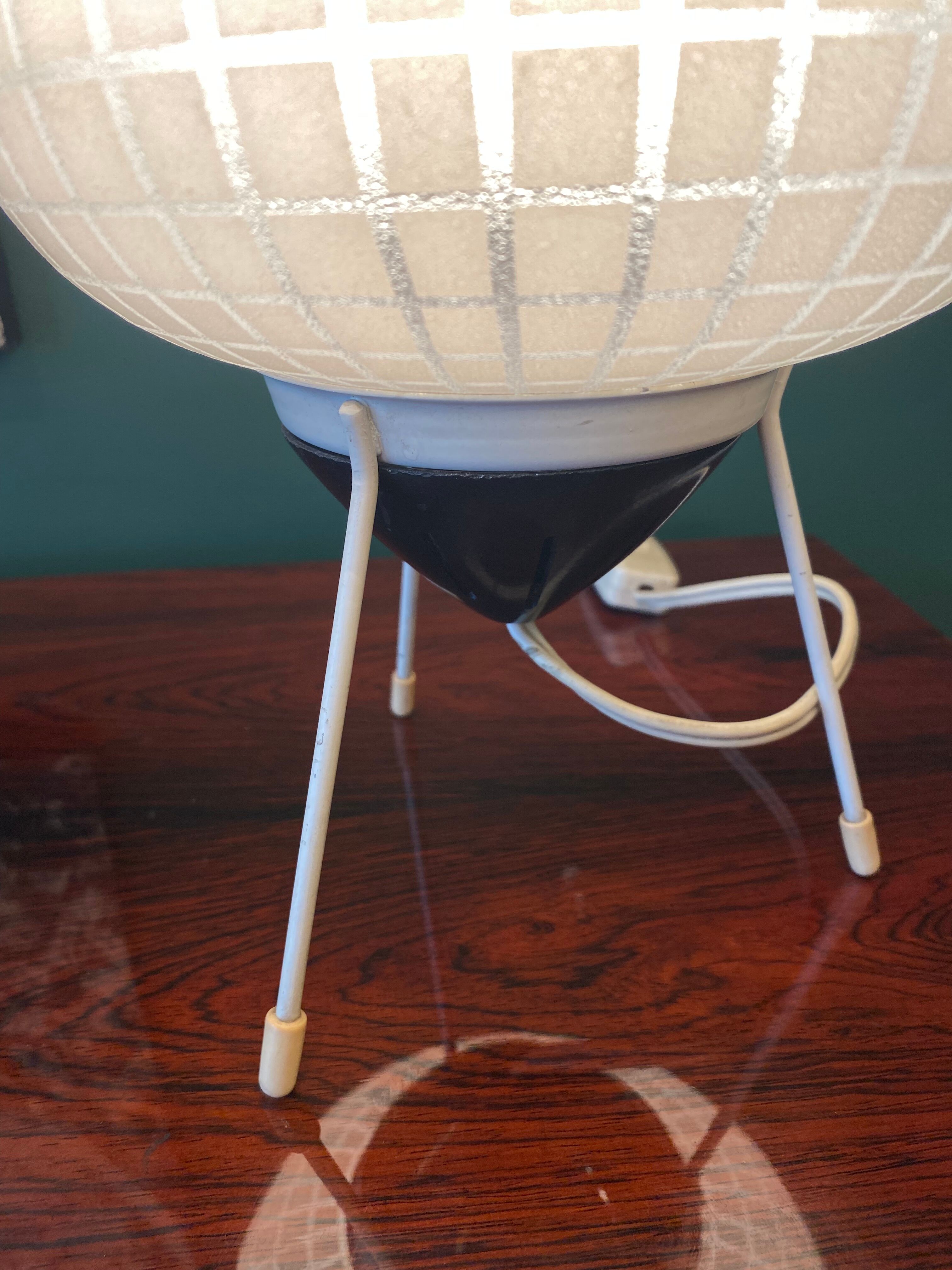 Vintage tripod lamp