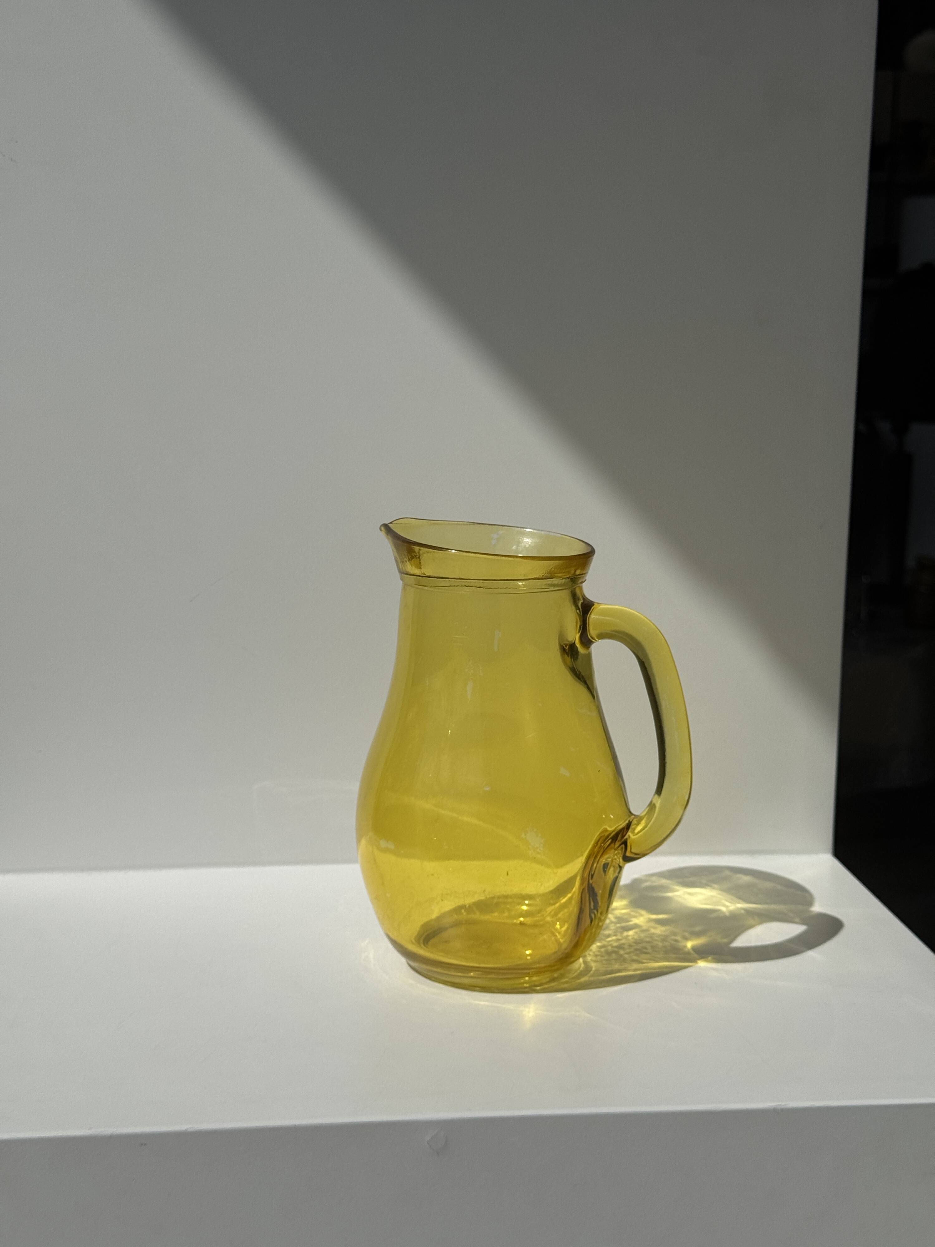 Vintage yellow glass pitcher H20.5