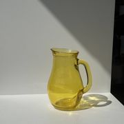 Pichet vintage en verre jaune