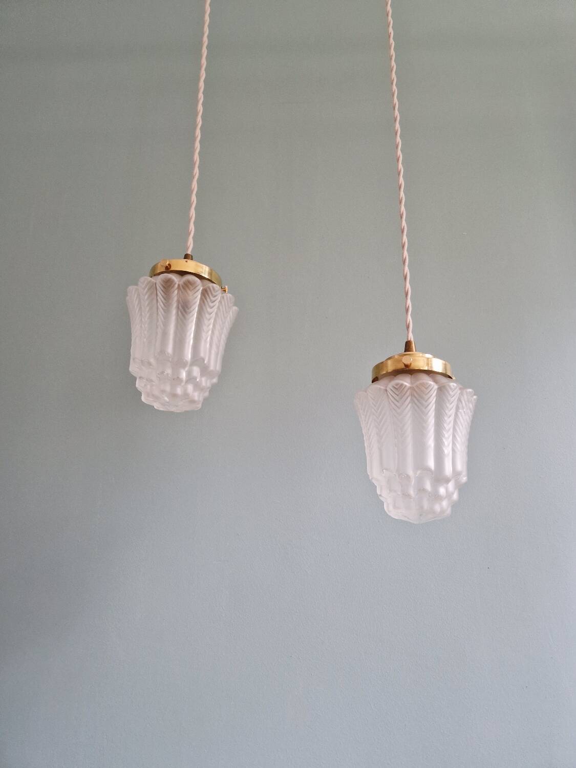 Pair of Art Deco Skyscraper-style pendant lights in frosted glass, 1920-30