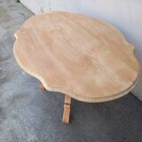 Solid wood pedestal table