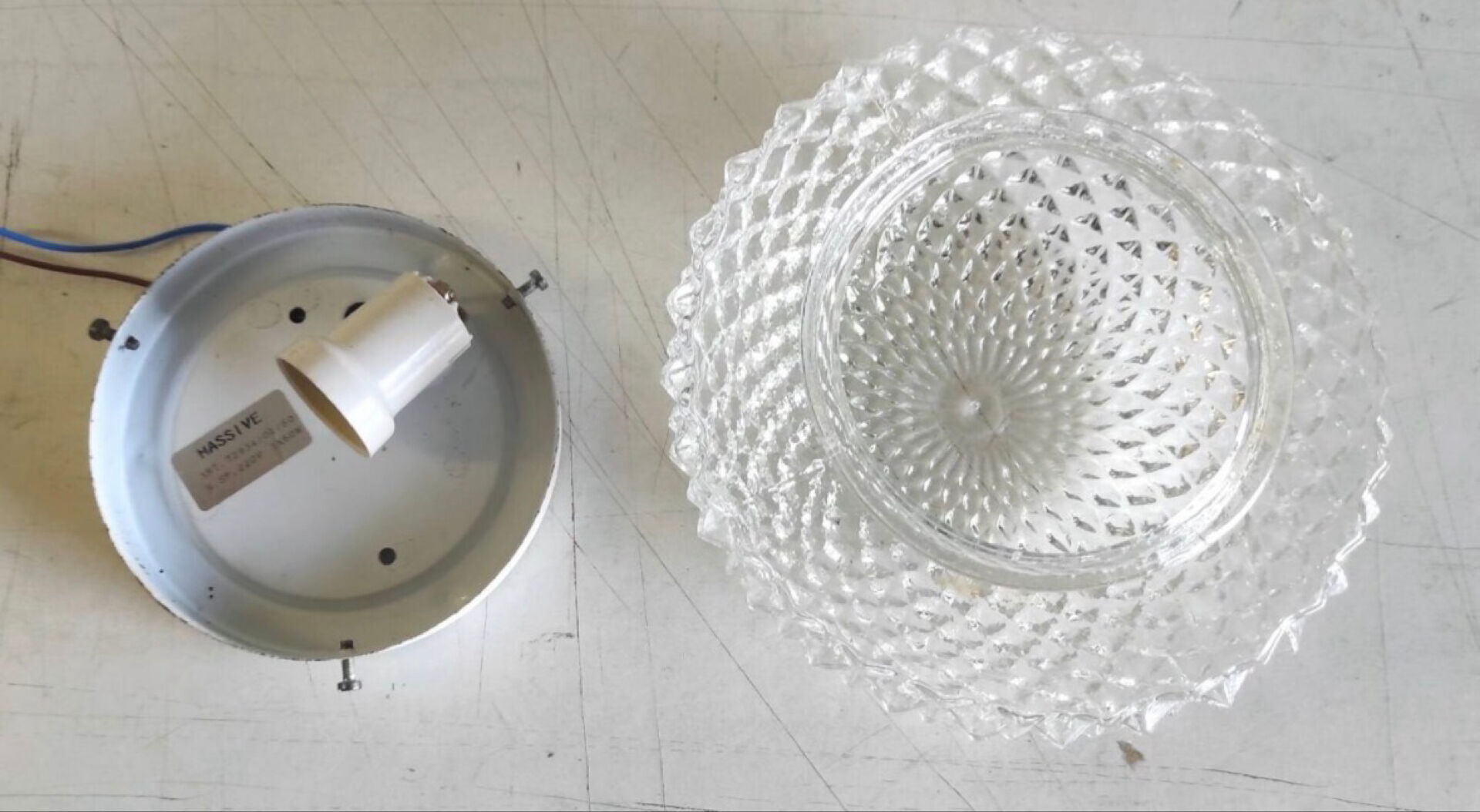 Ceiling light or wall light in moulded glass with diamond point - mid 20th century