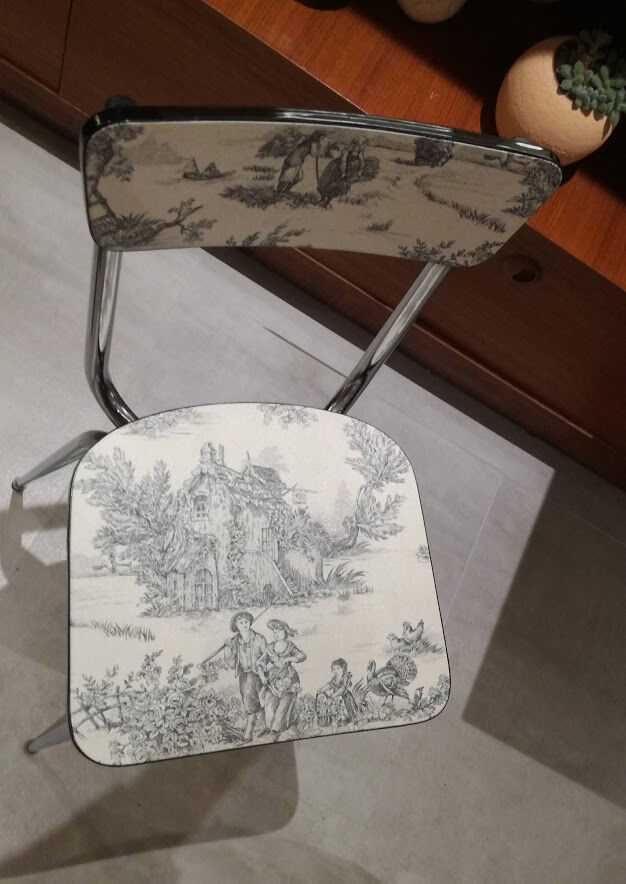 Formica chair in Jouy canvas mode