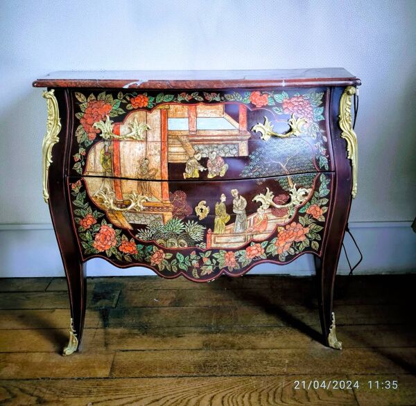 Commode en laque de chine de style louis xv