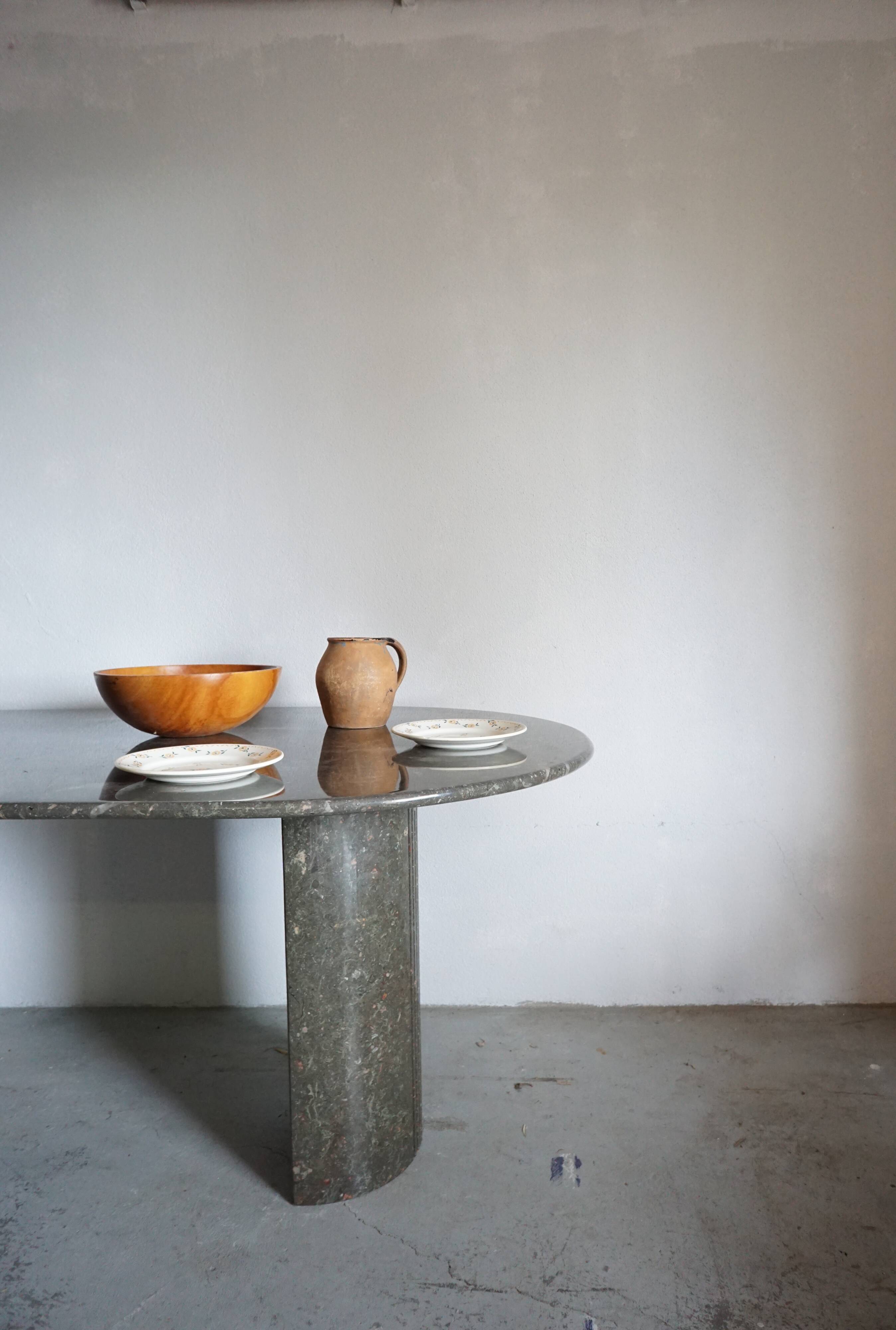 Table à manger en marbre